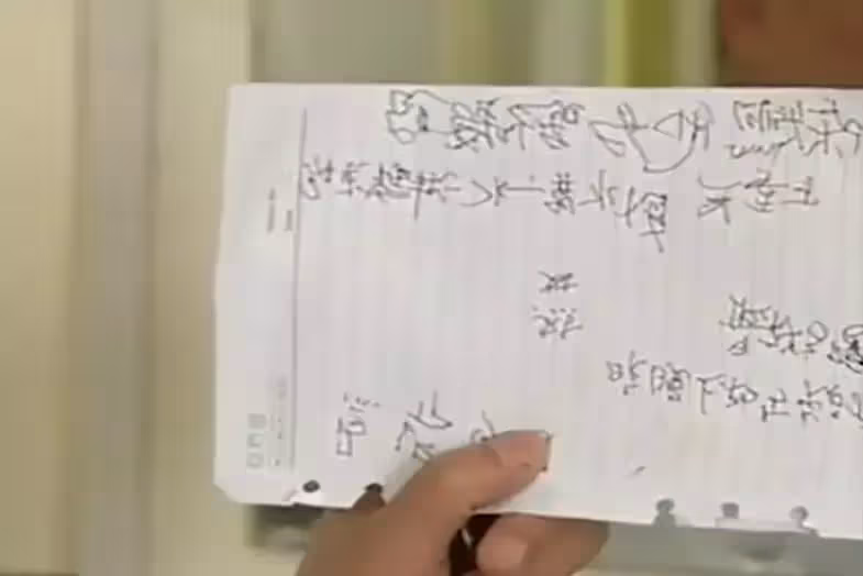 丈母娘突然不能說話!還「常寫神秘字元」專家也研究無果 直到「女婿意外破譯」:有愛才能懂