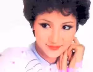 28歲嫁浪子！「謝霆鋒母」以淚洗面決心離婚  如今67歲帶著現任「與前夫喝茶」：餘生做回自己