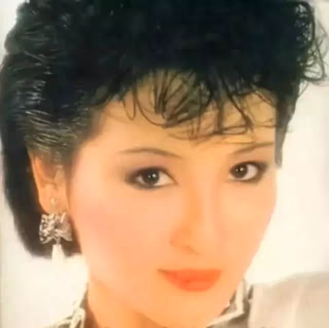 28歲嫁浪子！「謝霆鋒母」以淚洗面決心離婚  如今67歲帶著現任「與前夫喝茶」：餘生做回自己