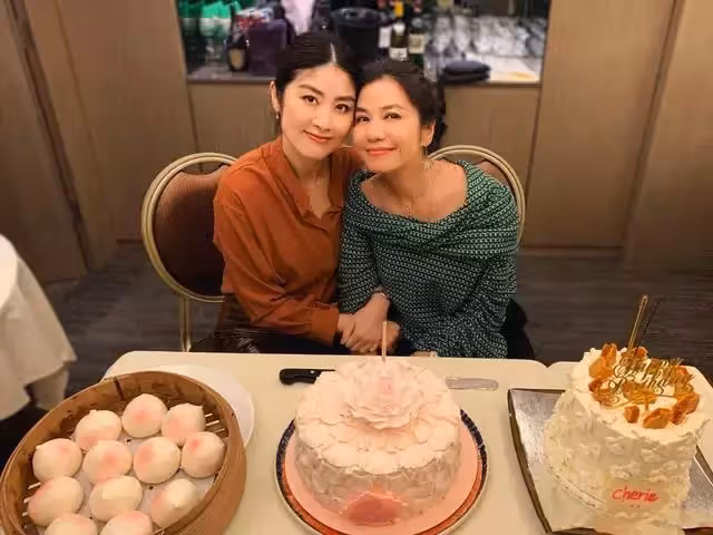 美人何懼遲暮!60歲鍾楚紅拒絕醫美,55歲張曼玉直面皺紋:優雅老去的臉反而更美