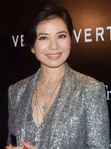 美人何懼遲暮!60歲鍾楚紅拒絕醫美,55歲張曼玉直面皺紋:優雅老去的臉反而更美