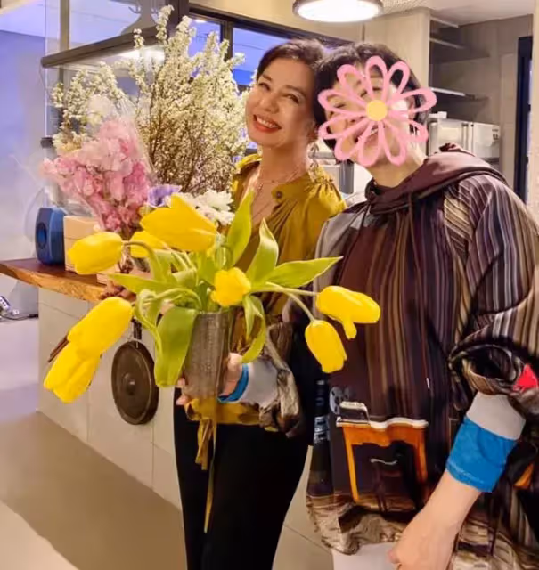 美人何懼遲暮!60歲鍾楚紅拒絕醫美,55歲張曼玉直面皺紋:優雅老去的臉反而更美