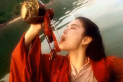 美人何懼遲暮!60歲鍾楚紅拒絕醫美,55歲張曼玉直面皺紋:優雅老去的臉反而更美