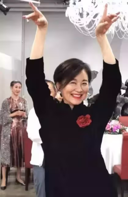 美人何懼遲暮!60歲鍾楚紅拒絕醫美,55歲張曼玉直面皺紋:優雅老去的臉反而更美