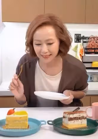 59歲葉童慶生!滿頭白髮胡亂披散,眼窩凹陷面部皺紋橫生被指變化太大,狀態引人擔憂