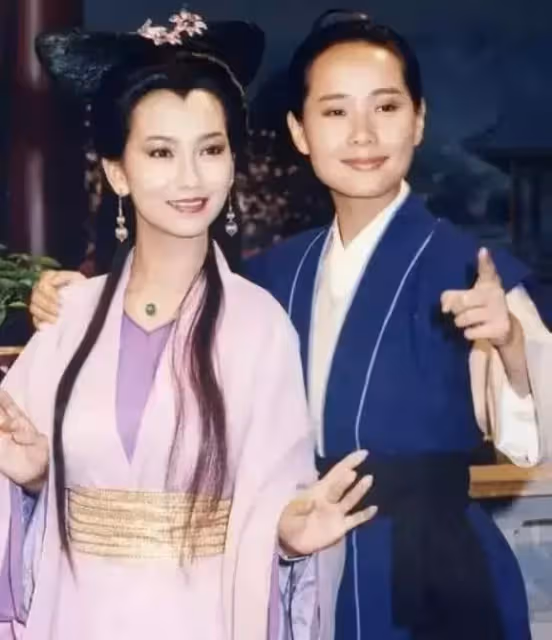 59歲葉童慶生!滿頭白髮胡亂披散,眼窩凹陷面部皺紋橫生被指變化太大,狀態引人擔憂