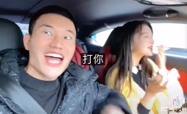 炫富,愛裝,脾氣還暴,小兵張嘎越來越飄,社會人氣息非常濃重!