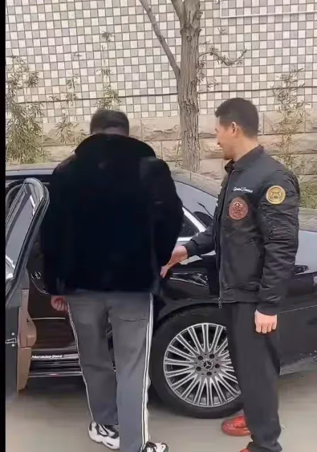 炫富,愛裝,脾氣還暴,小兵張嘎越來越飄,社會人氣息非常濃重!