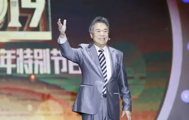 93歲李光羲突發腦梗去世，半月前現身簡陋商演，龔琳娜等沉重悼念