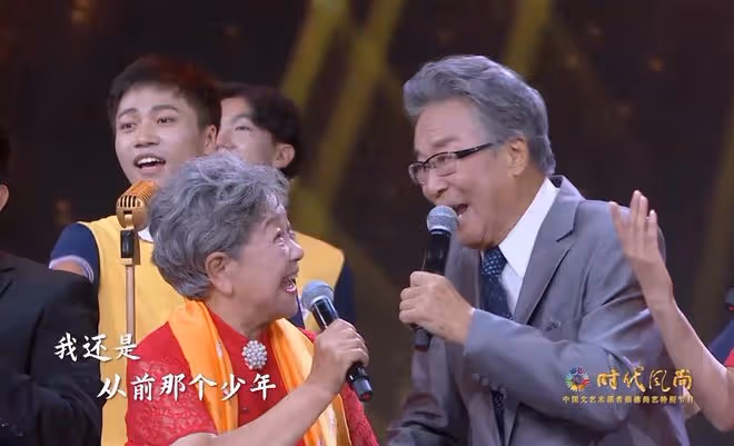 93歲李光羲突發腦梗去世，半月前現身簡陋商演，龔琳娜等沉重悼念