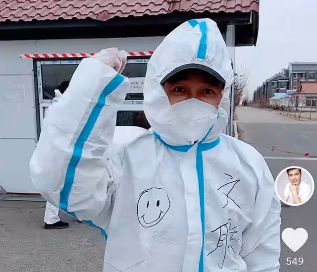 男星被困吉林6天！在當地當志願者穿防護服，自曝不知晚上在哪睡