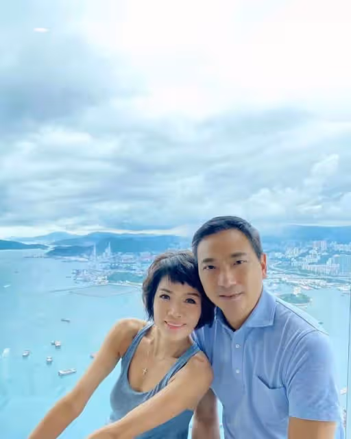 曾遇慘烈車禍,整容7年,香港女星與老公甜蜜親吻慶祝結婚11周年