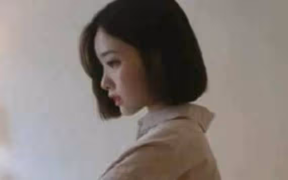 昏暗中,他的唇覆上來,我被他弄得頭腦發暈,這男人真能折騰