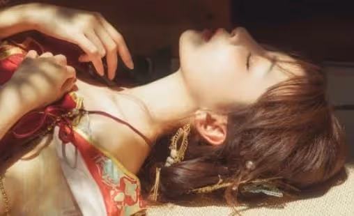 他是我死黨,我們相處氣氛較曖昧,男女朋友做的事我倆都做過