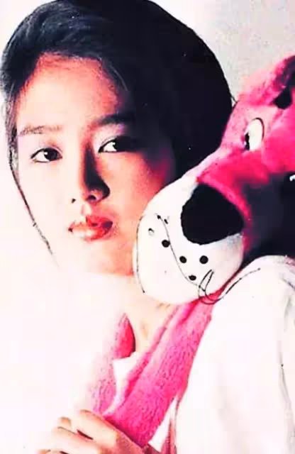 出身豪門，卻甘願被藏21年，46歲為劉德華生子，朱麗倩的忍耐，常人想不到，網友：難怪被華仔寵愛30多年