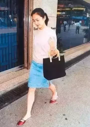 出身豪門，卻甘願被藏21年，46歲為劉德華生子，朱麗倩的忍耐，常人想不到，網友：難怪被華仔寵愛30多年