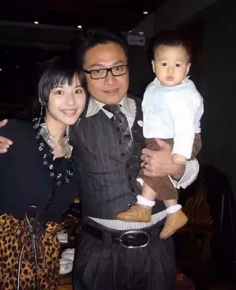 59歲馬景濤罕見曬娃！倆兒子身高出眾，顏值比爸爸略勝一籌，網友：虎父無犬子