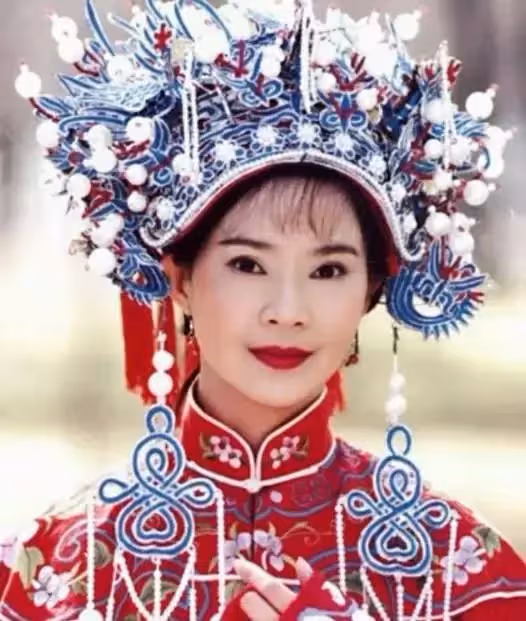 57歲俞小凡，曾憑「婉君」一角走紅，為了孩子原諒丈夫不忠，今結婚20年夫妻關係融洽：我不後悔原諒他