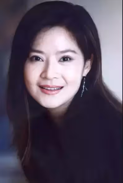 57歲俞小凡，曾憑「婉君」一角走紅，為了孩子原諒丈夫不忠，今結婚20年夫妻關係融洽：我不後悔原諒他
