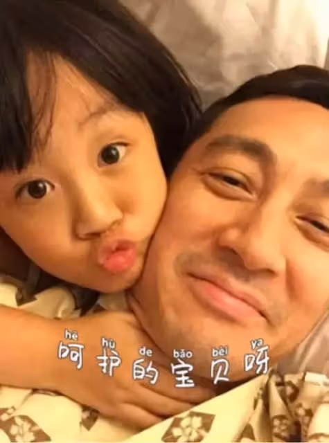吳啟華罕曬女兒，離婚7年獨自撫養娃，13歲女兒顏值出眾氣質斯文