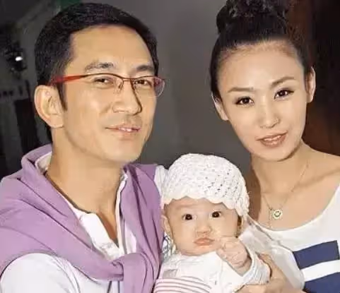 吳啟華罕曬女兒，離婚7年獨自撫養娃，13歲女兒顏值出眾氣質斯文