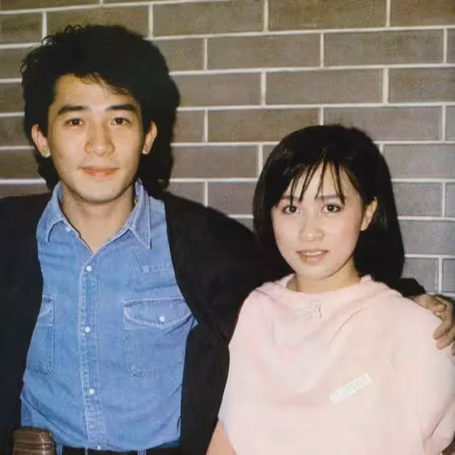 56歲膝下無子！劉嘉玲認胡軍兒子為"乾兒子"，認親儀式送他200平豪宅，網友：真豪氣