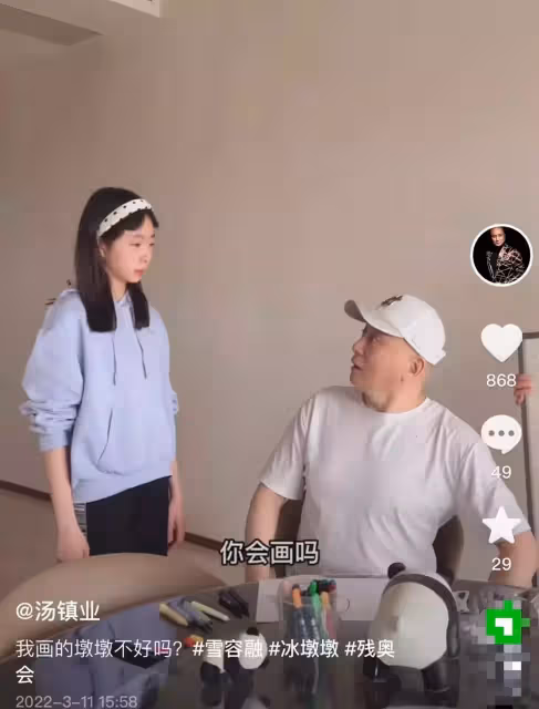 湯鎮業罕曬雙胞胎女兒!倆姐妹五官精緻顏值高,「瓜子臉」神似媽媽,網友:港姐候選人
