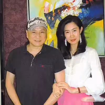 湯鎮業罕曬雙胞胎女兒!倆姐妹五官精緻顏值高,「瓜子臉」神似媽媽,網友:港姐候選人
