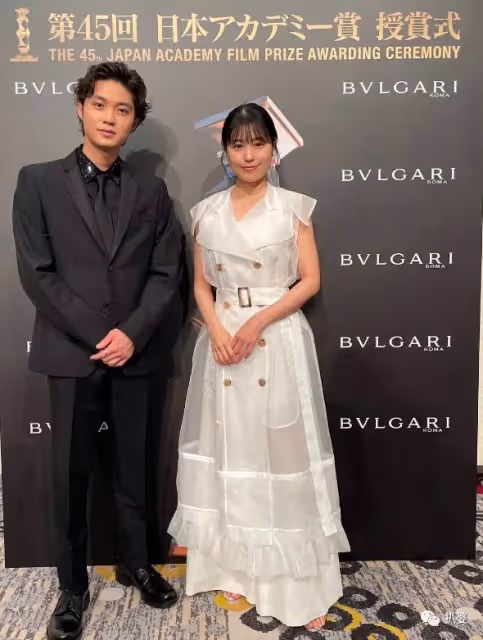 羨慕了！這就是不結婚的好處吧。