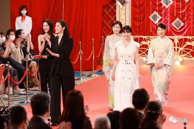 羨慕了！這就是不結婚的好處吧。
