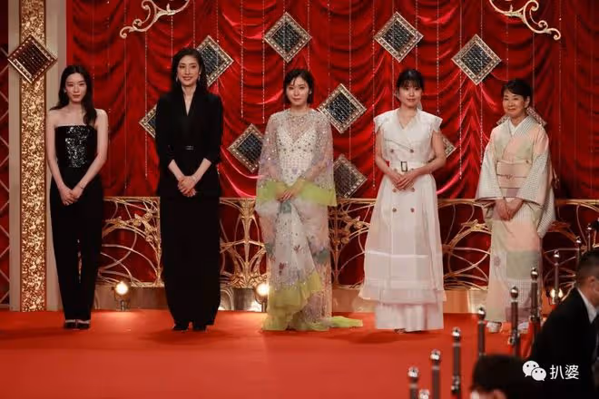 羨慕了！這就是不結婚的好處吧。