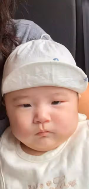 51歲才得女!黎明曾自嘲女兒太胖「平凡是她的運氣」 如今2歲女兒顔值逆襲 瘦成小美女 超像爸爸
