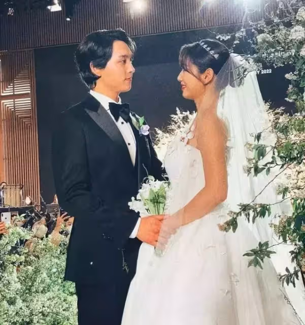朴信惠夫婦夏威夷度蜜月,都暻秀竟然同行?