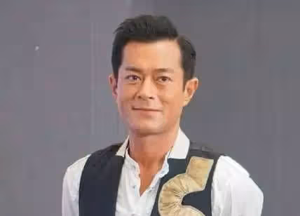 他賭博欠下1000萬,唯有古天樂幫他還清,還錢時遭問:你欠我錢嗎
