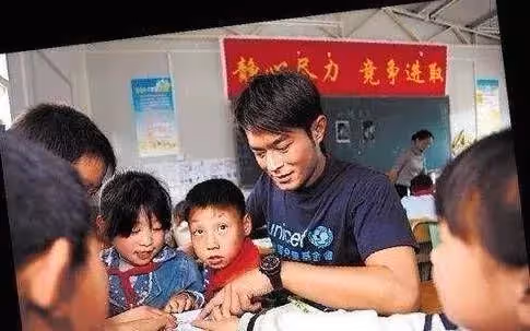 他賭博欠下1000萬,唯有古天樂幫他還清,還錢時遭問:你欠我錢嗎