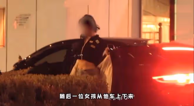 王岳倫攜美女深夜現身酒吧!扶頭踉蹌喝醉酒,返途豪車意外出事故