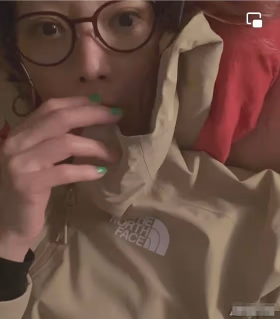 香港疑似發生地震!眾星驚慌失措深夜發文,鄭秀文嚇到表情呆滯