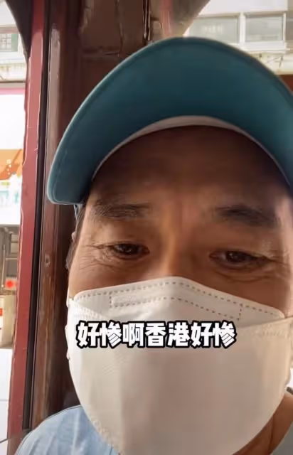 63歲香港戲骨坐電車出門接地氣!鬧市區空空蕩蕩,感嘆好慘直搖頭