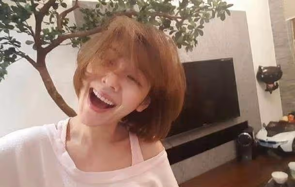 小S曬生活照意外暴露「千萬豪宅」內景！客廳裝修簡約十分接地氣，看到餐廳：這是最奢華的地方