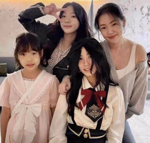 小S曬生活照意外暴露「千萬豪宅」內景！客廳裝修簡約十分接地氣，看到餐廳：這是最奢華的地方