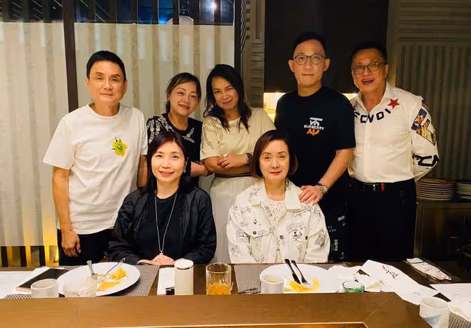 劉緯民轉行成珠寶批發商,一度賺到盆滿缽滿,71歲退休享受生活