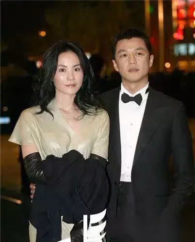 王菲前夫宣布再婚!甜蜜曝一家3口婚紗照「新婚妻已生寶寶」 滿滿父愛「眼裡滿是憐惜」