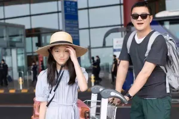 王菲前夫宣布再婚!甜蜜曝一家3口婚紗照「新婚妻已生寶寶」 滿滿父愛「眼裡滿是憐惜」
