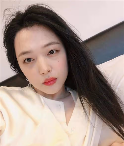 她一生未婚,因養家拚命接戲,致過度勞累離世,捐獻器官救活3人