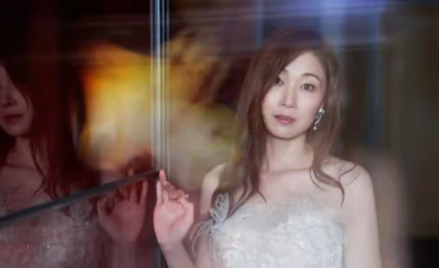 濾鏡下手太重！51歲知名「不老女神」拍片曬日常，網友直呼認不出