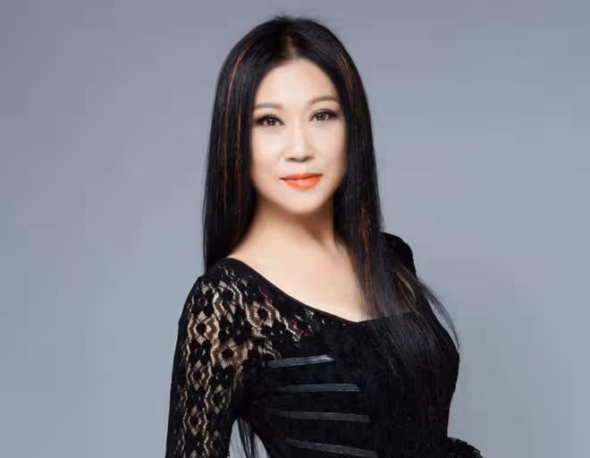 知名歌手李麗芬近況,61歲單身無兒女,見證侄女出嫁眼泛淚光