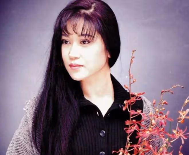 知名歌手李麗芬近況,61歲單身無兒女,見證侄女出嫁眼泛淚光