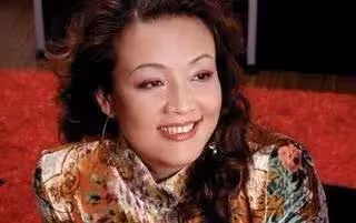 狂扇汪小菲耳光，踢王全安車門，劃傷袁巴元，張雨綺到底經歷了啥