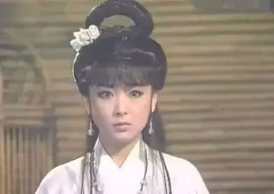 戲如人生!《包青天》趙永馨「曾遭男友動手」為情想不開 嫁燈光師「隱婚10年」56歲外表凍齡