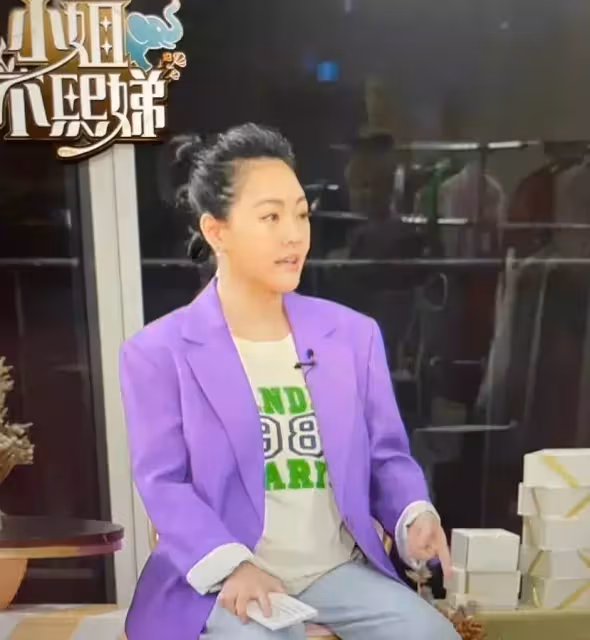 拼四胎?小S近照曝光只胖肚子不胖腿,八字腳坐姿動作笨重顯孕相十足